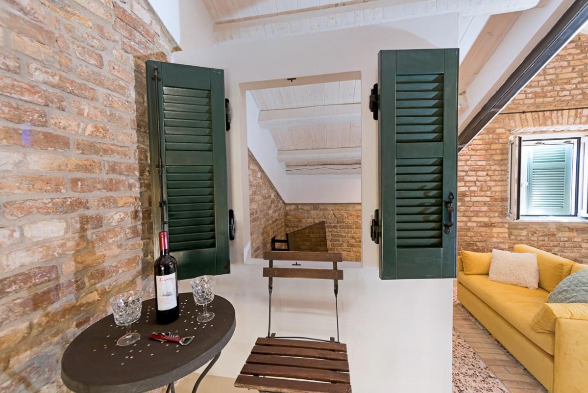 Agion Apostolon Loft! *