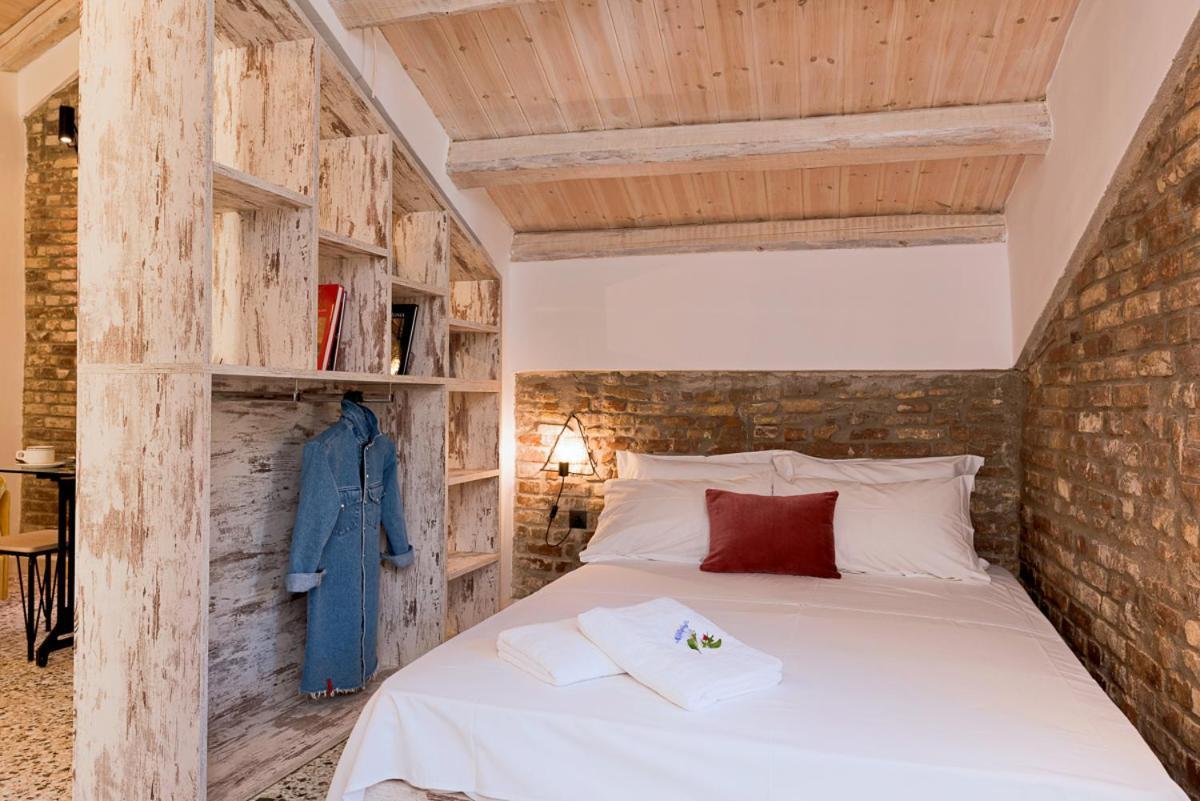 Agion Apostolon Loft! *